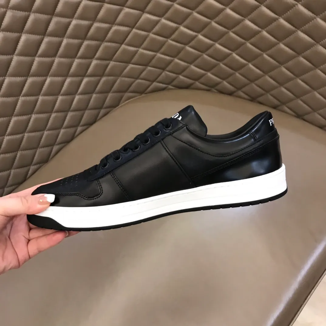 P380 Yuan 38-45 Prada Prada’s new men’s leather sports shoes, the highest version on the market, any comparison is welcome🆚! The original leather has excellent texture and is super high-end! Fetal sheep net lining imported from Italy, removable pad! Luxurious materials and fine workmanship, highly recommended!